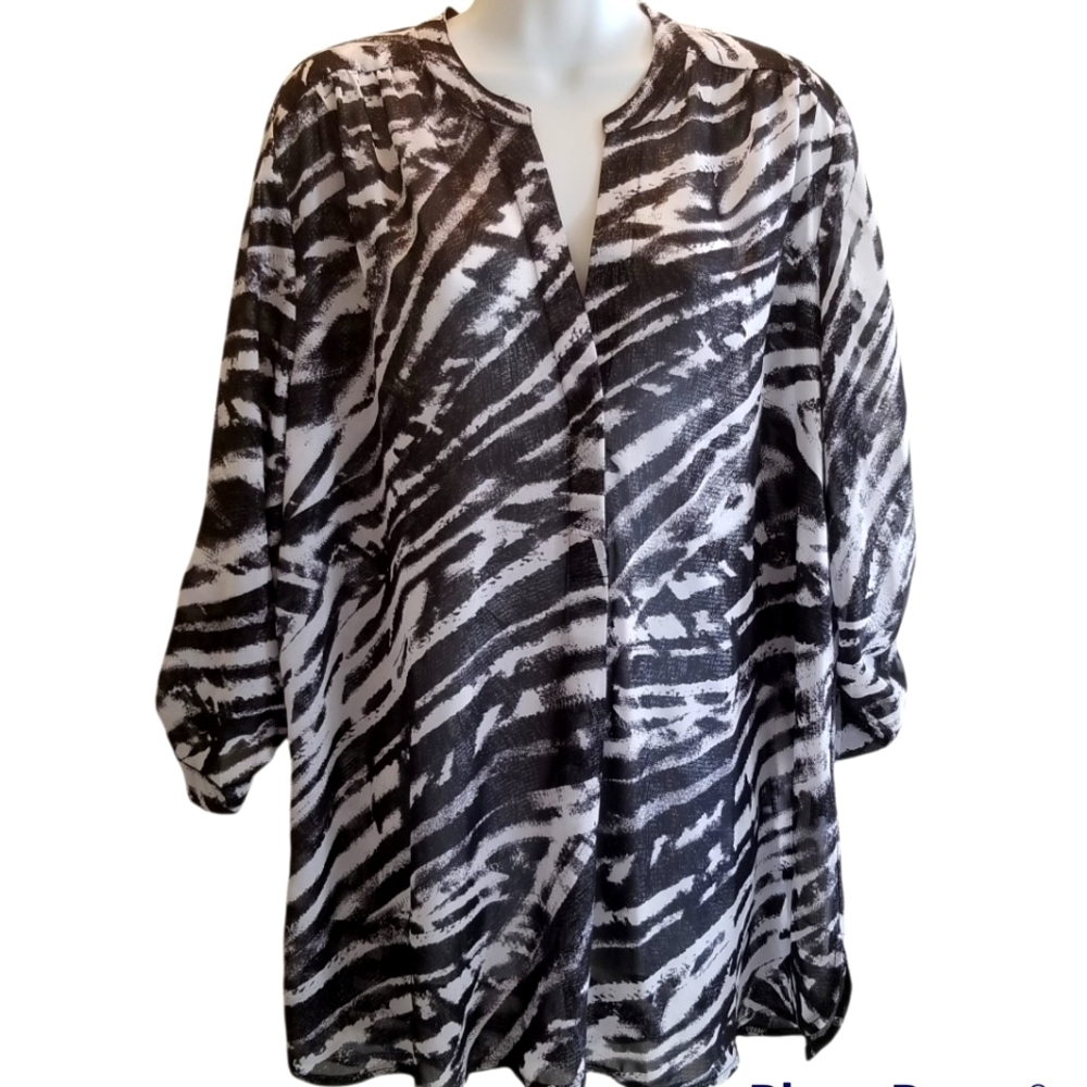 𝅺Mandy Evans semi sheer blouse Size 1x